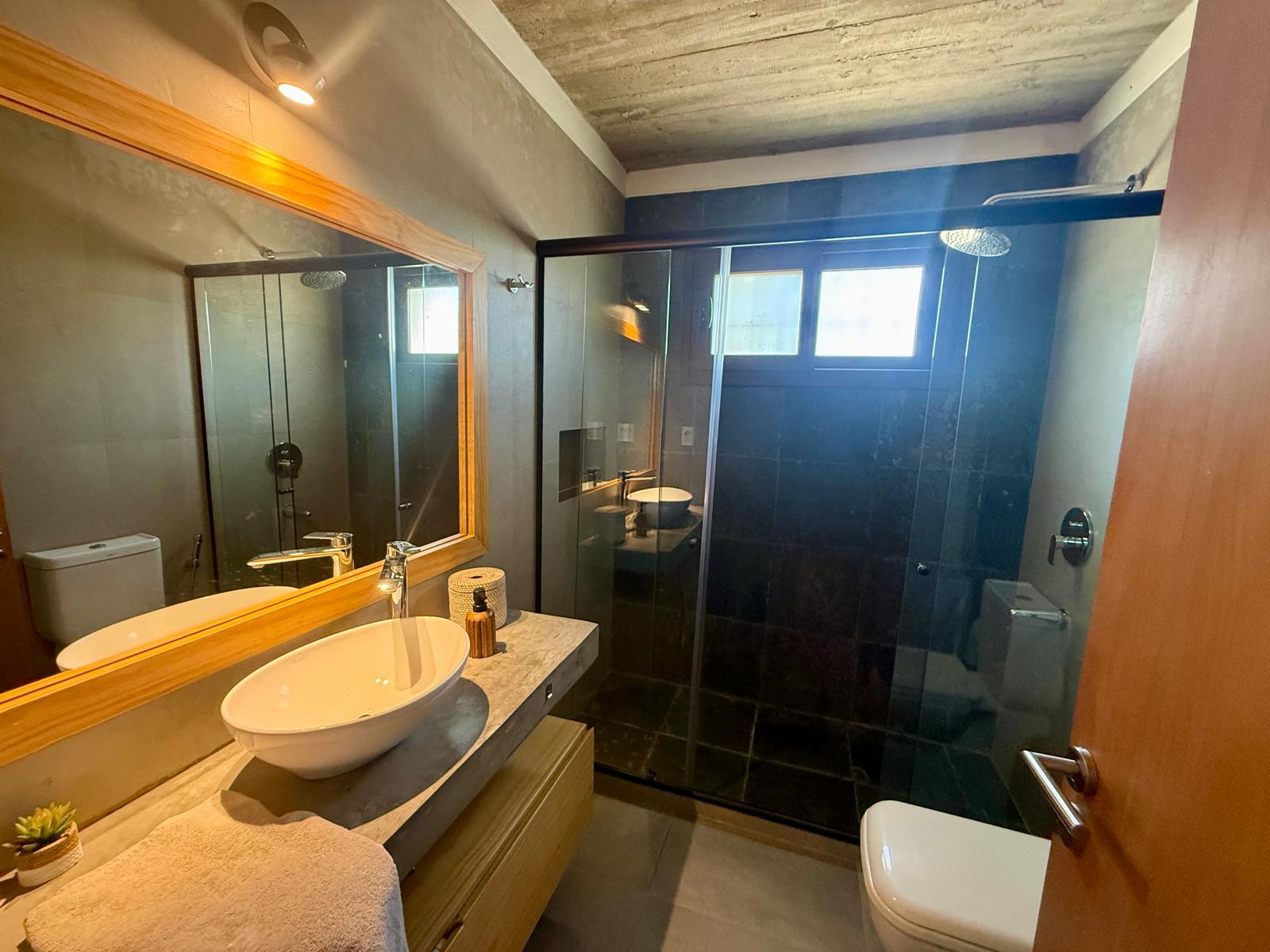 Linda casa de estilo colonial en altos de La Barra